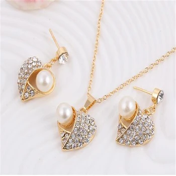 Klasični srce Imitacija biser ogrlice komplet Pozlaćen nakit za žene Prozirni kristal Elegantan poklon za zabavu Modni odijelo